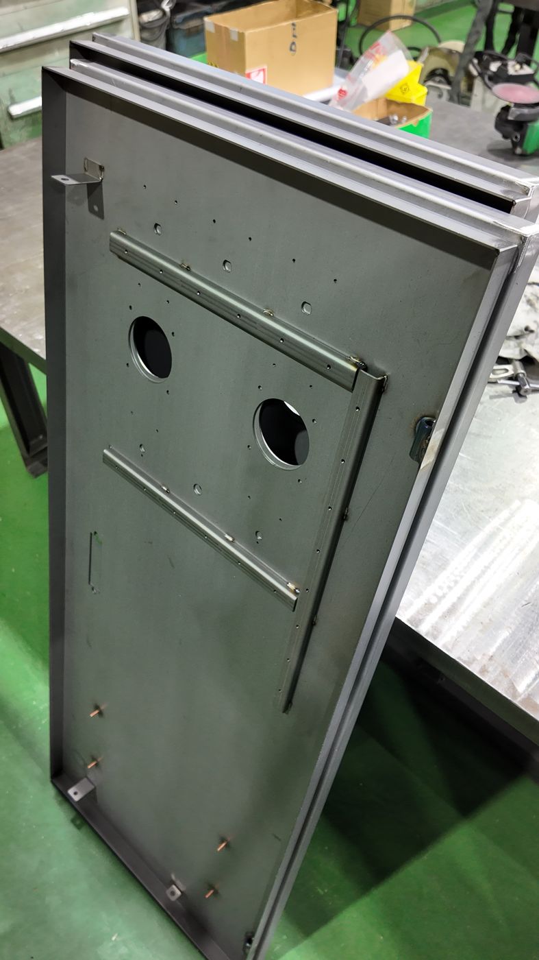 配電盤の筐体・扉